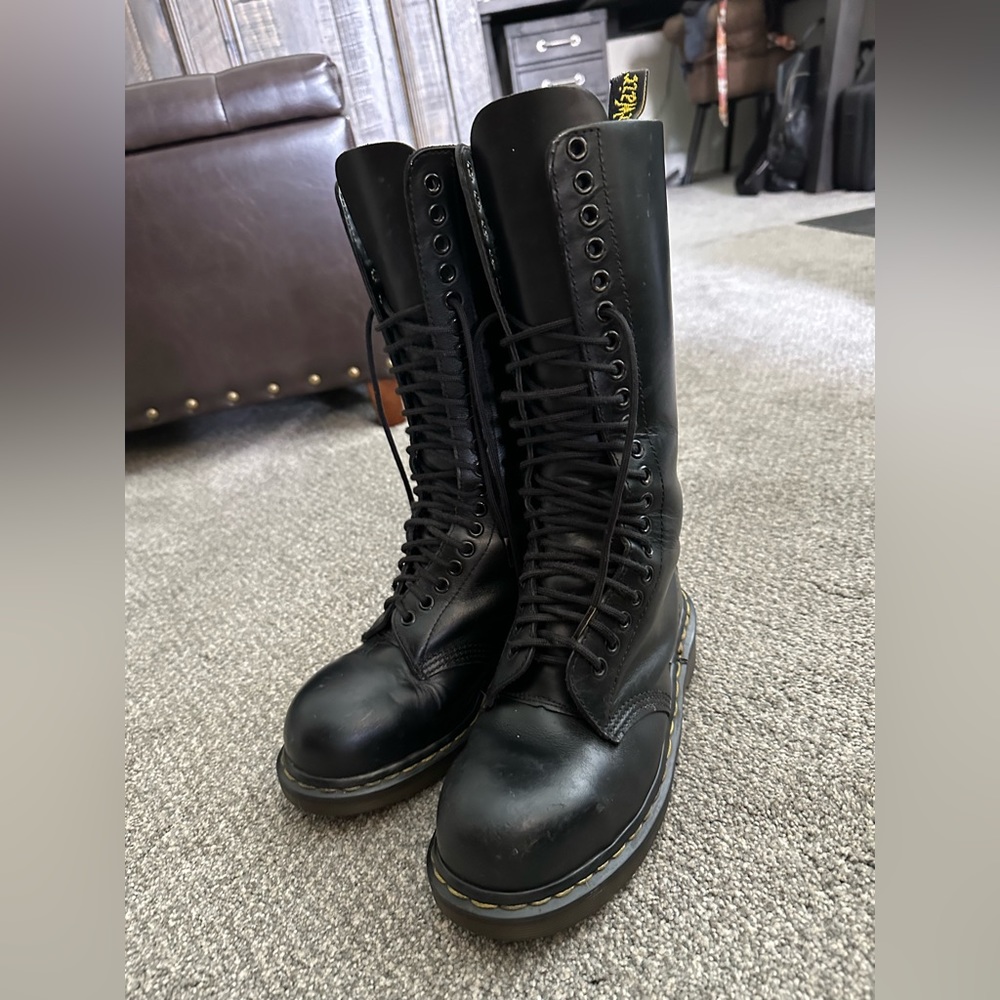 Dr. Martens made in England 20 eye hole steel toe boots!!!! VINTAGE!!!